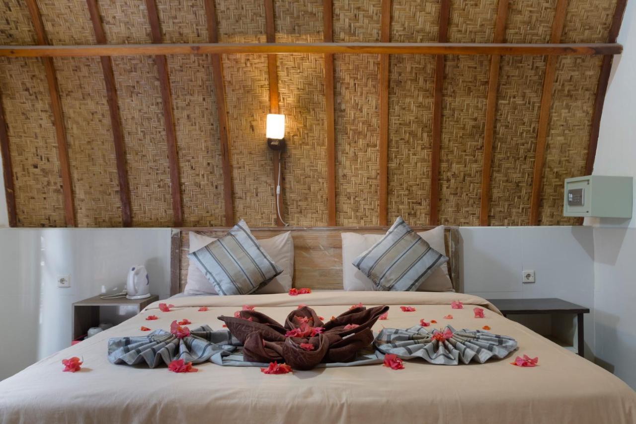 Warna Beach Hotel Gili Trawangan Exterior foto
