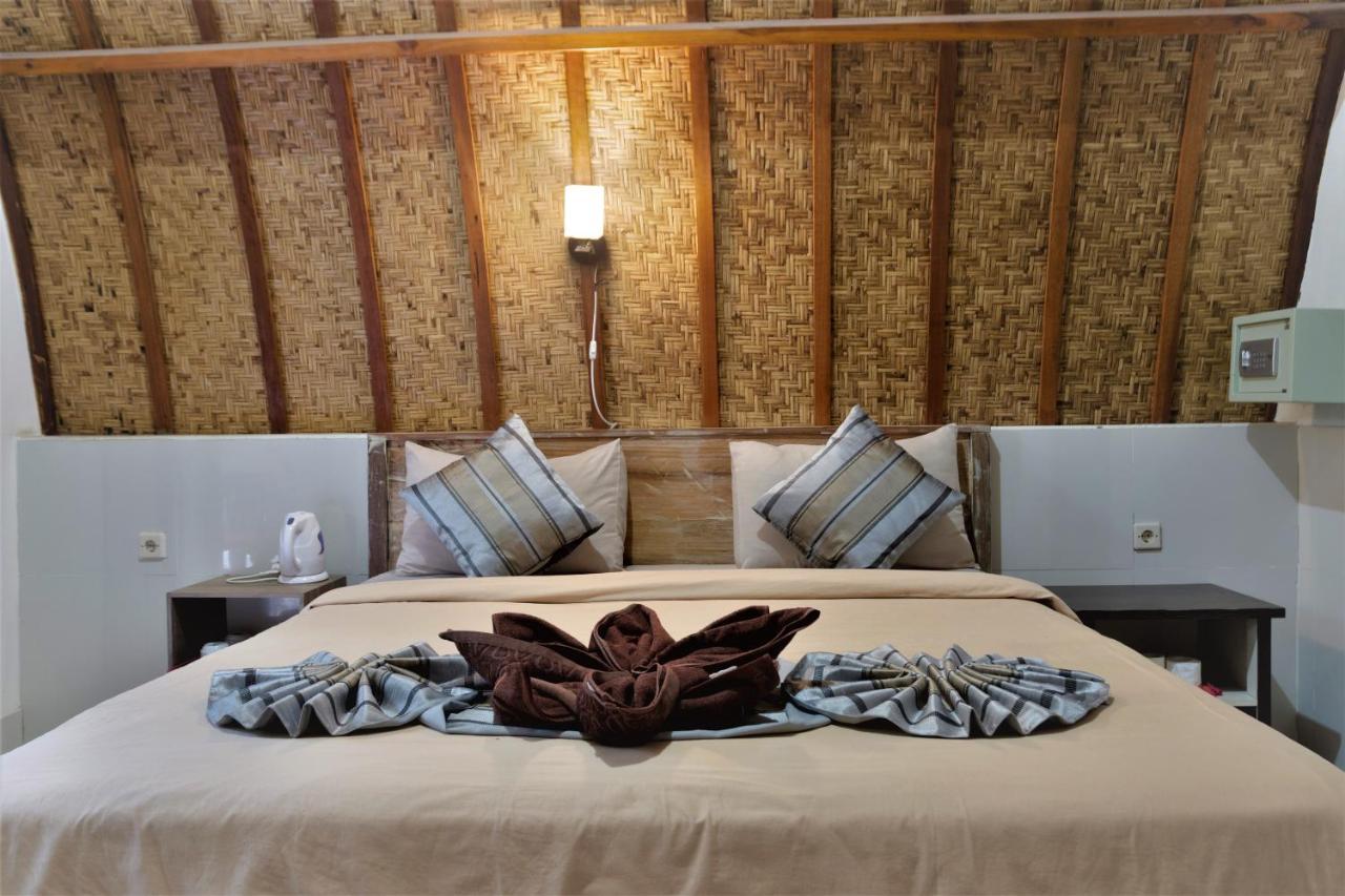 Warna Beach Hotel Gili Trawangan Exterior foto