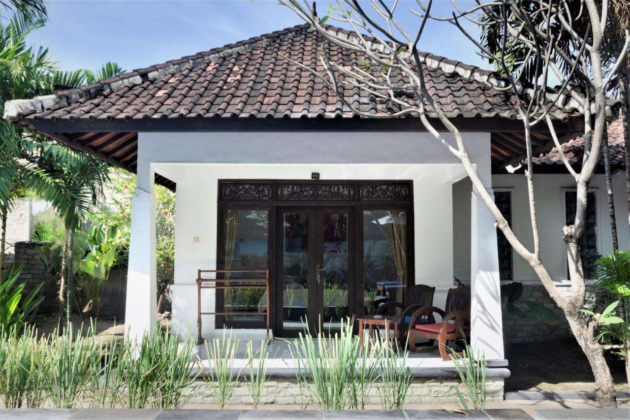 Warna Beach Hotel Gili Trawangan Exterior foto