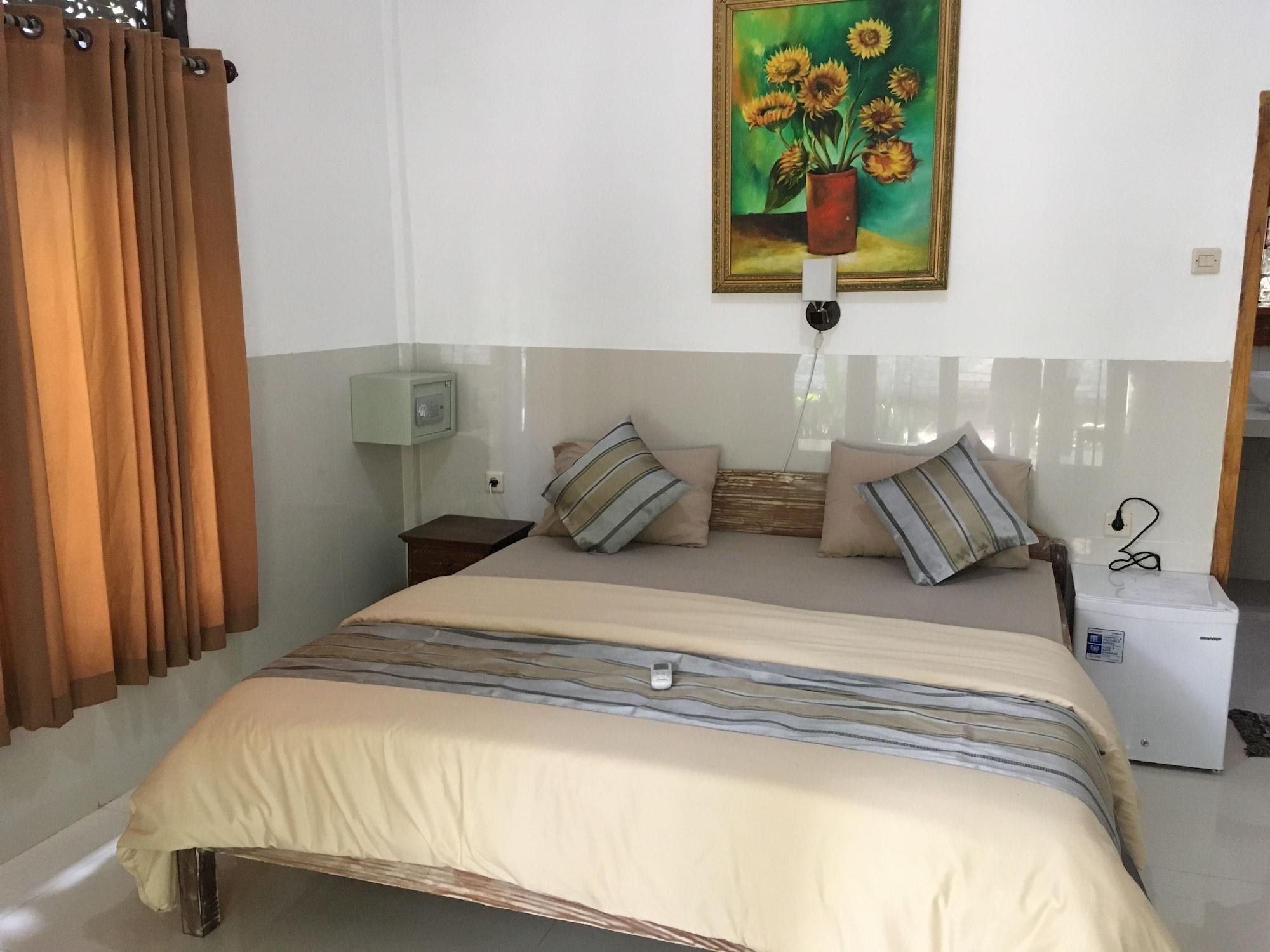 Warna Beach Hotel Gili Trawangan Exterior foto