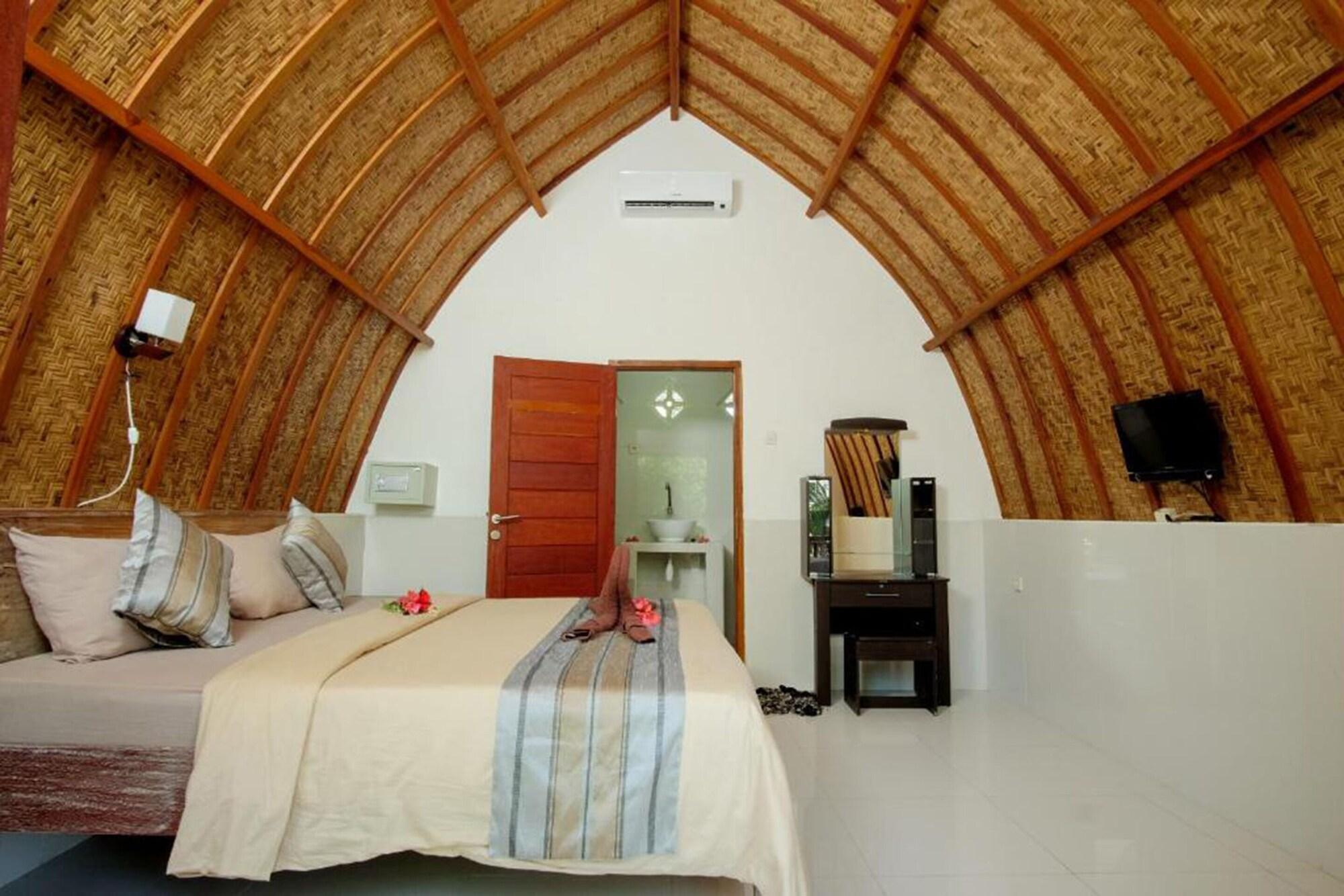 Warna Beach Hotel Gili Trawangan Exterior foto