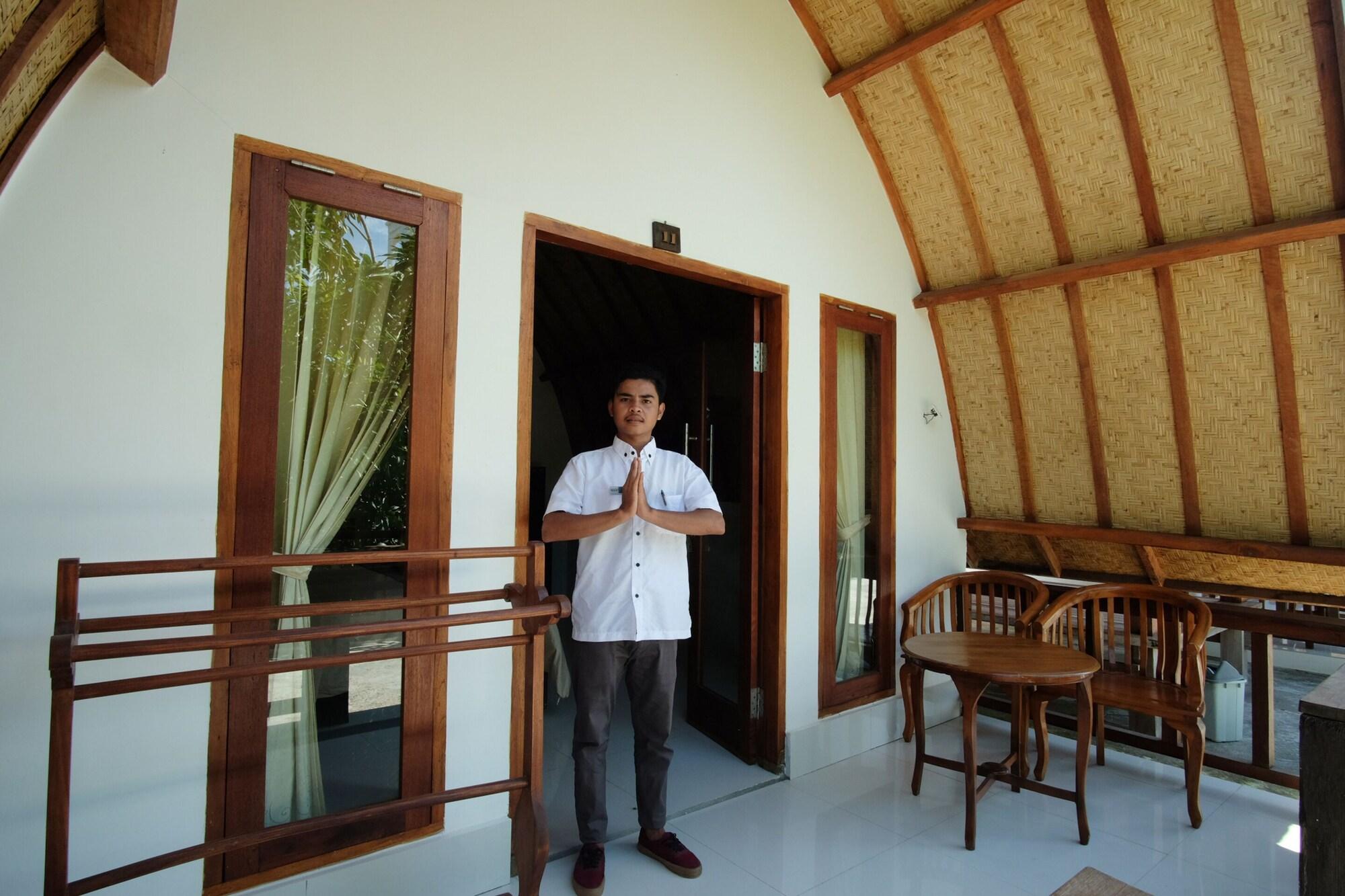 Warna Beach Hotel Gili Trawangan Exterior foto
