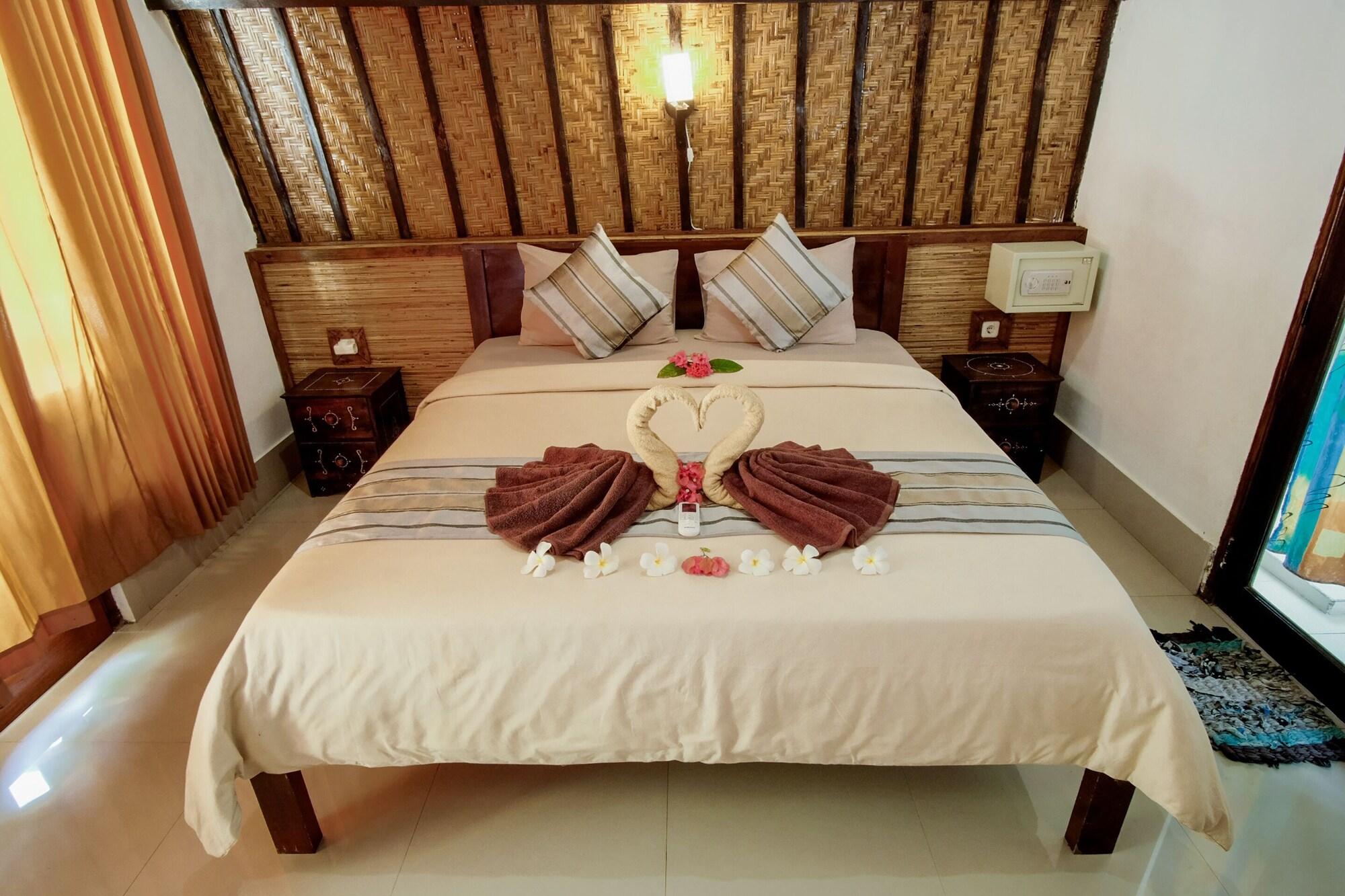 Warna Beach Hotel Gili Trawangan Exterior foto