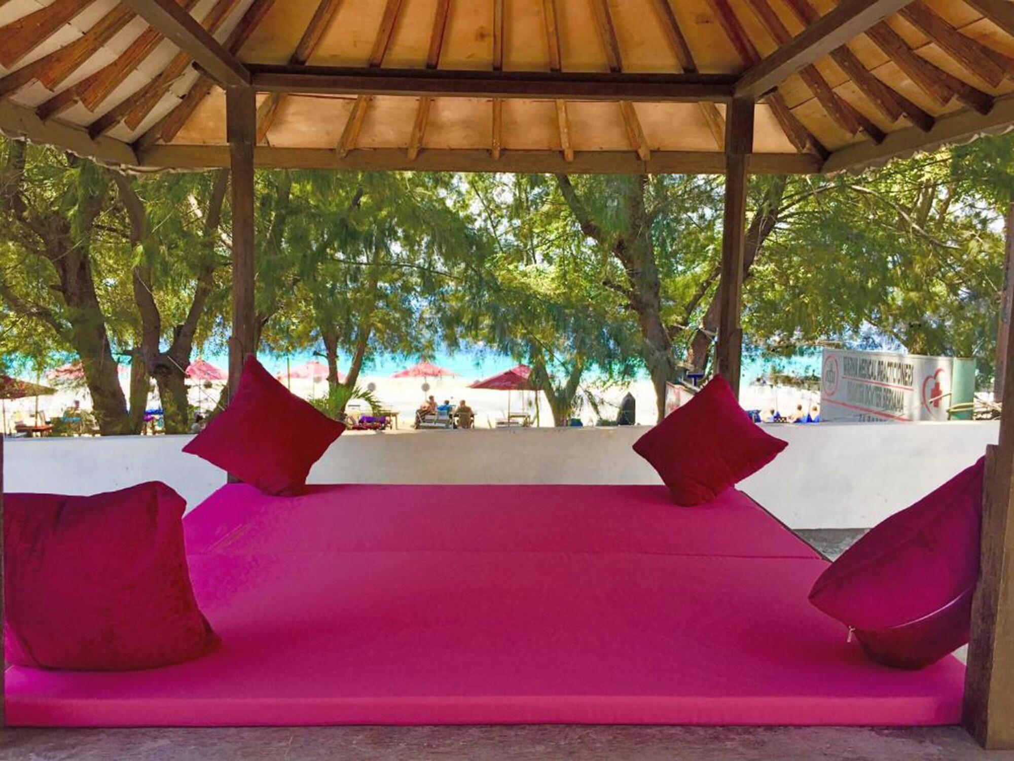 Warna Beach Hotel Gili Trawangan Exterior foto