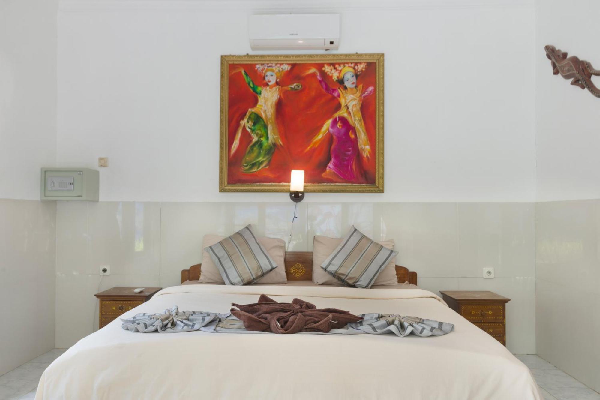 Warna Beach Hotel Gili Trawangan Exterior foto