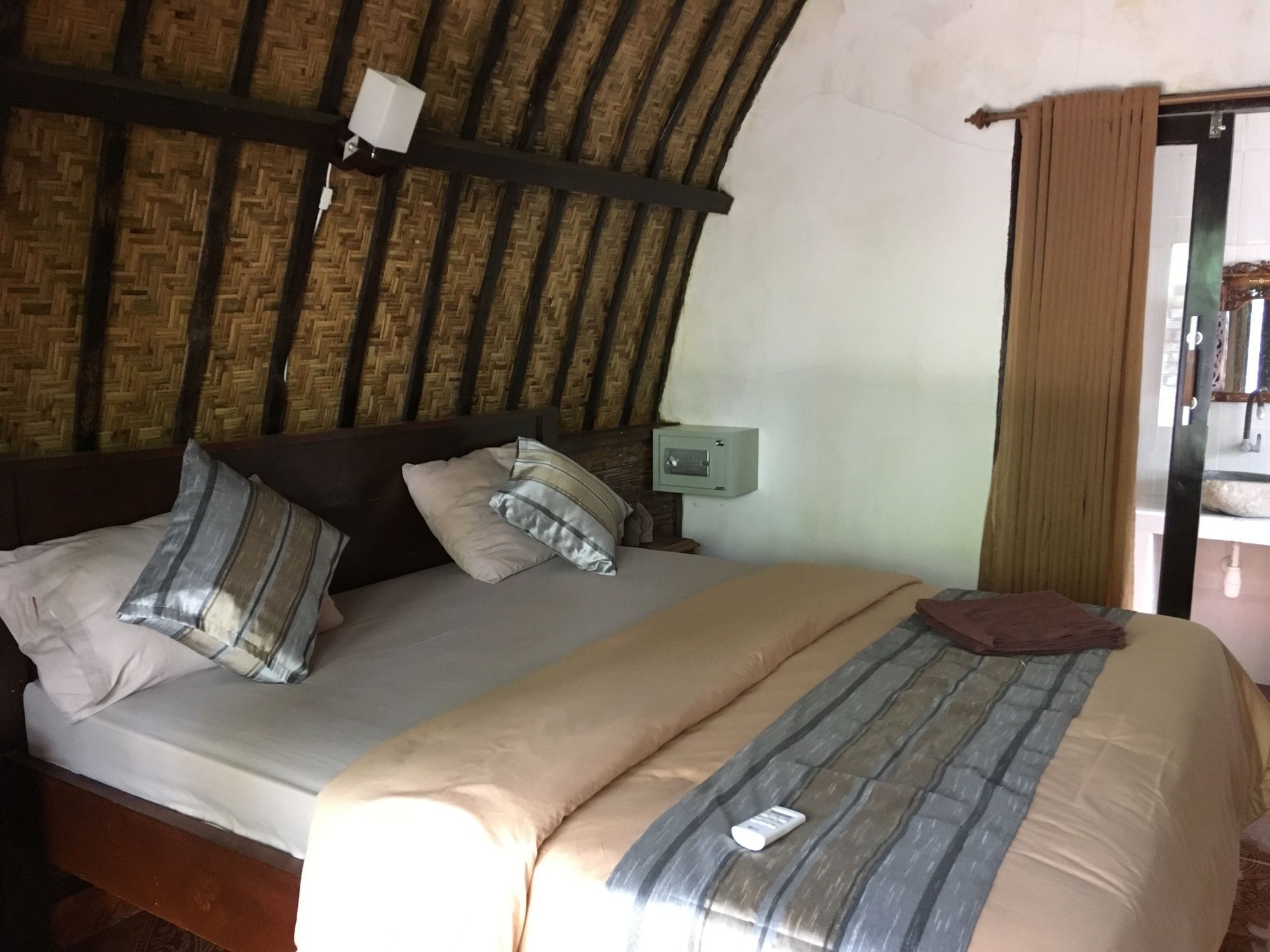 Warna Beach Hotel Gili Trawangan Exterior foto